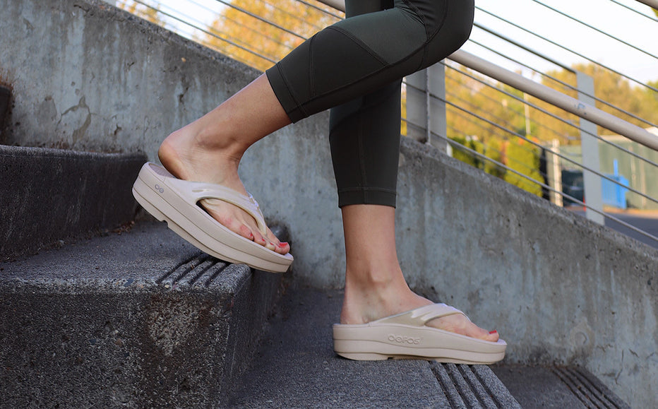 Women's OOFOS OOmega OOlala Recovery oofos Slide Sandals Flip Flop
