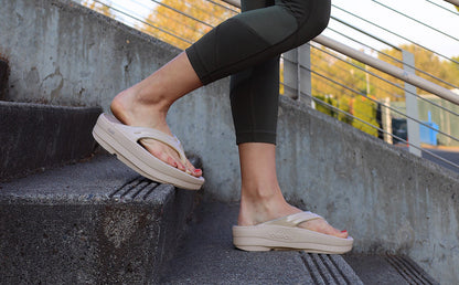 Women's OOFOS OOmega OOlala Recovery oofos Slide Sandals Flip Flop